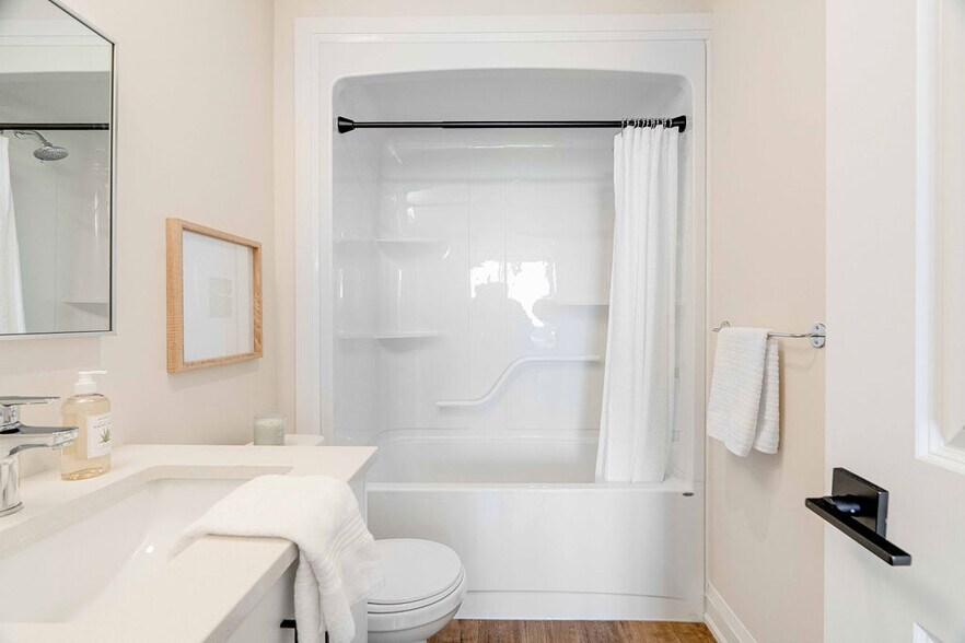 More Photos Of 600 Sunningdale Rd E, London Apartments For Lease