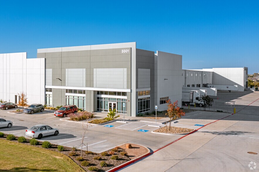 Primary Photo Of 3301 E Park Row Dr, Arlington Warehouse For Lease