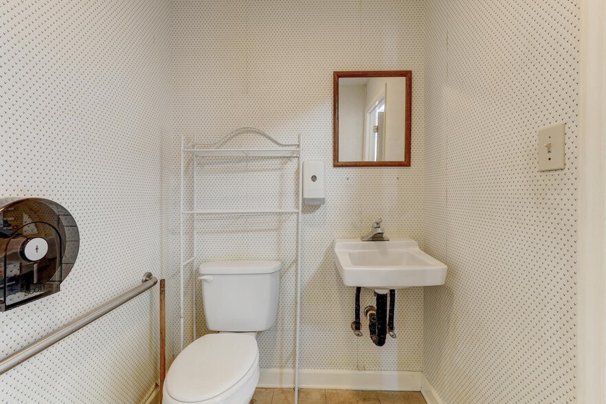 More Photos Of 601 W Harrison St, Reidsville Medical For Sale