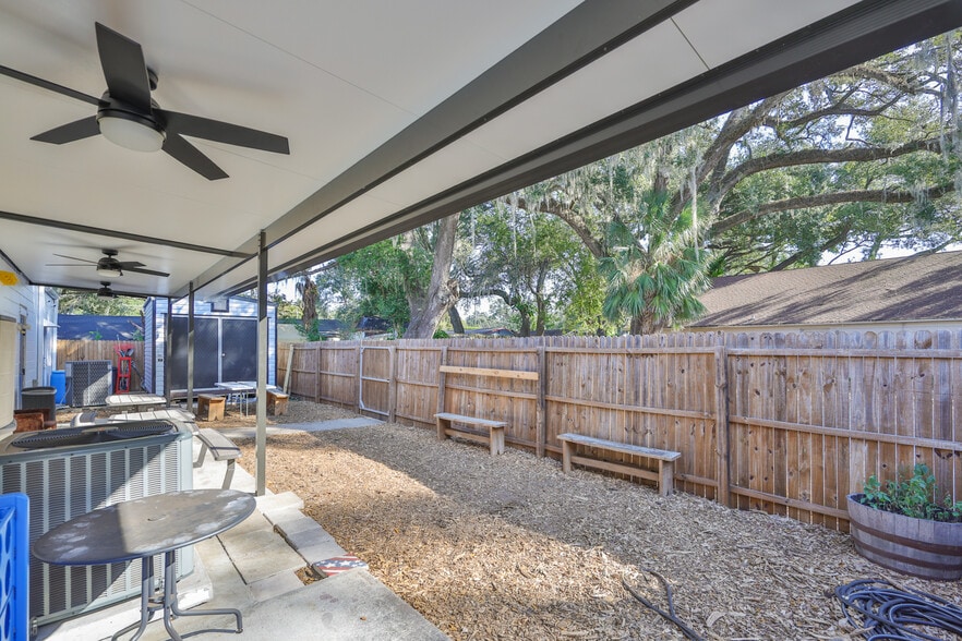 More Photos Of 307 S Parsons Ave, Brandon Storefront For Lease