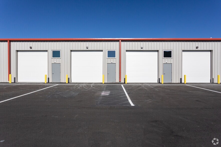 More Photos Of 707 Plane St, Gypsum Warehouse For Sale