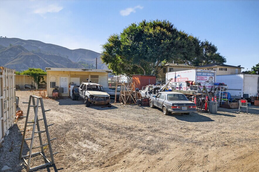 More Photos Of 870 Corporation St, Santa Paula Truck Terminal For Sale