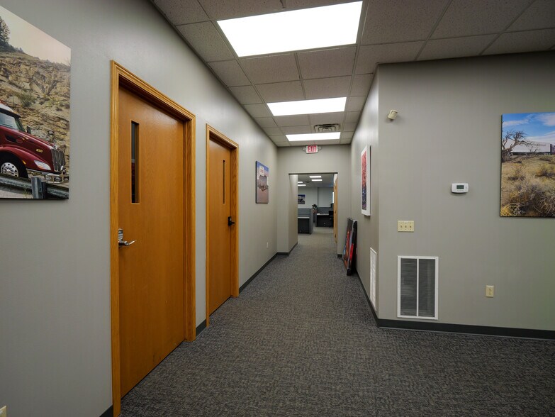 More Photos Of 2321 W Grand Ave, Wisconsin Rapids Office For Sale