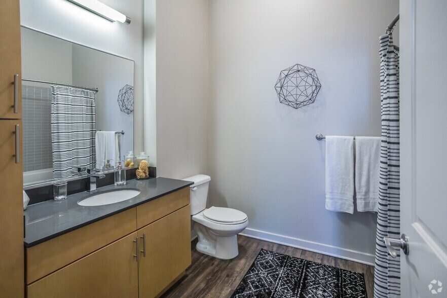 More Photos Of 395 S Highland St, Memphis Apartments For Lease