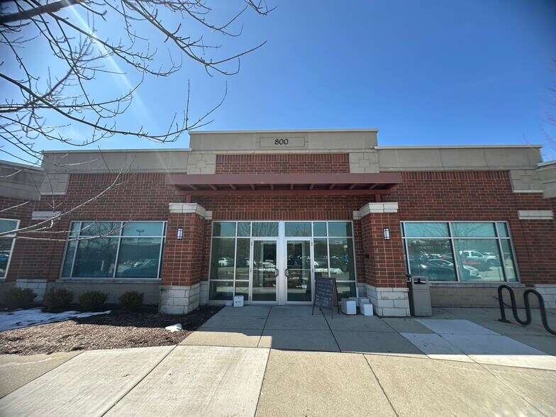 Primary Photo Of 800 E Woodfield Rd, Schaumburg Medical For Sale