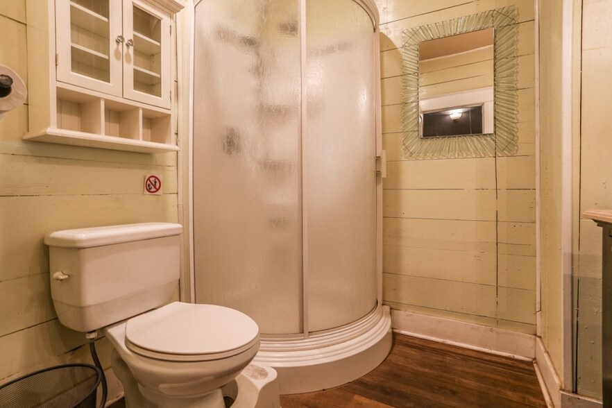 More Photos Of 1210 Rosewood Ave, Austin Freestanding For Lease