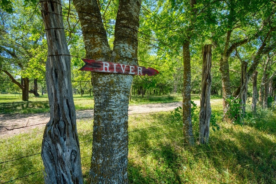 More Photos Of 5322 State Hwy 16 N, Bandera Hospitality For Sale