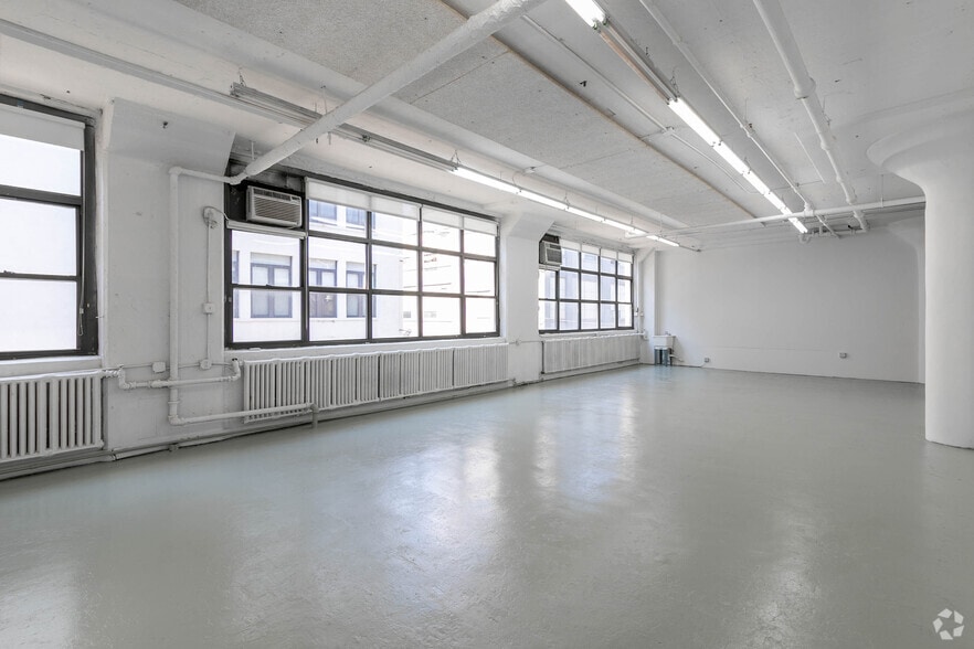 More Photos Of 43-01 21st St, Long Island City Manufacturing For Lease