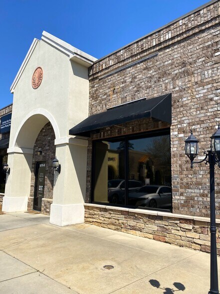 More Photos Of 5076 Sunset Blvd, Lexington Storefront Retail Office For Lease