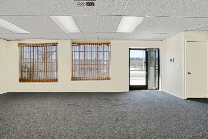 More Photos Of 4667 Rosecrans Ave, Hawthorne Light Manufacturing For Lease