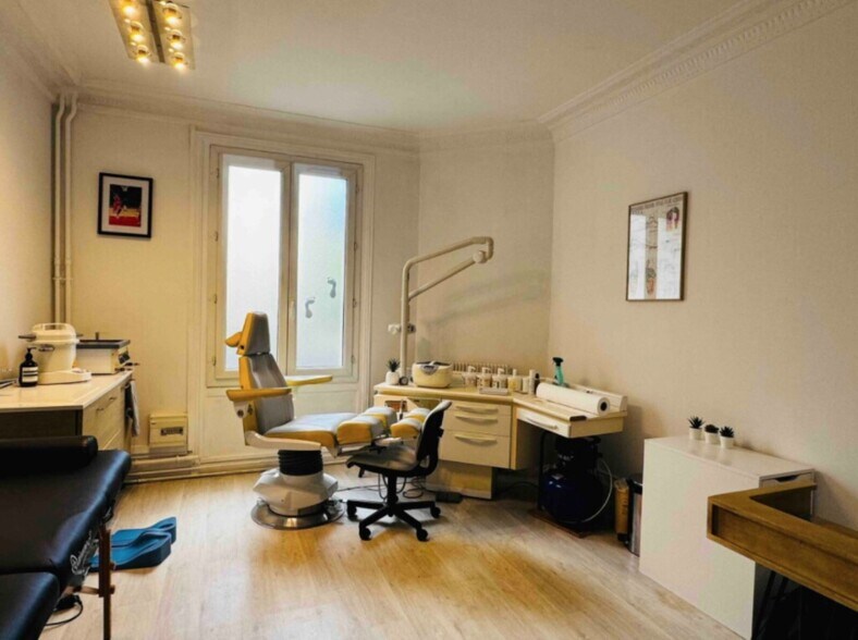 More Photos Of 11 Rue De La Glacière, Paris Office For Sale