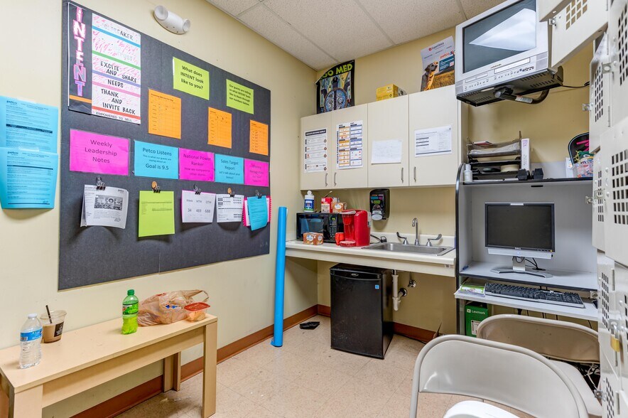 More Photos Of 1725 Twin Creek Ln, Walla Walla Freestanding For Lease