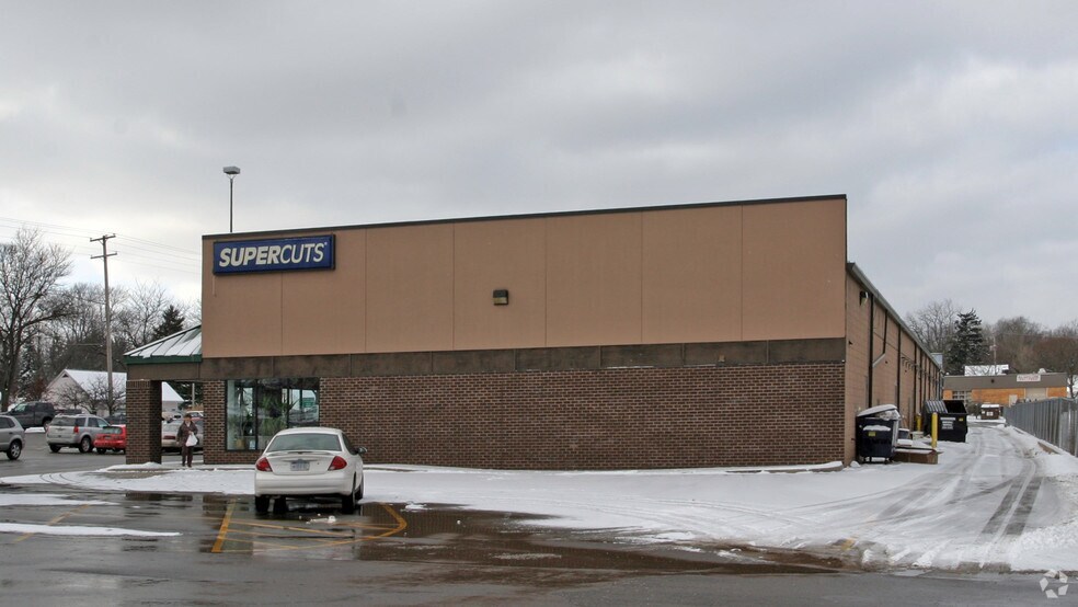 More Photos Of 1621 Leonard St NE, Grand Rapids Freestanding For Lease