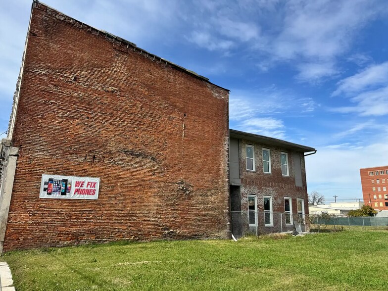 More Photos Of 1521-1527 W Market St, Louisville Storefront For Sale