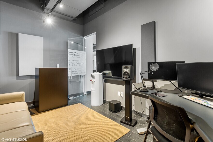 More Photos Of 175 SW 7th St, Miami Medical For Sale