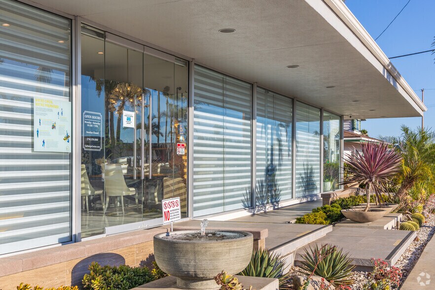 More Photos Of 565 N Tustin St, Orange Freestanding For Sale