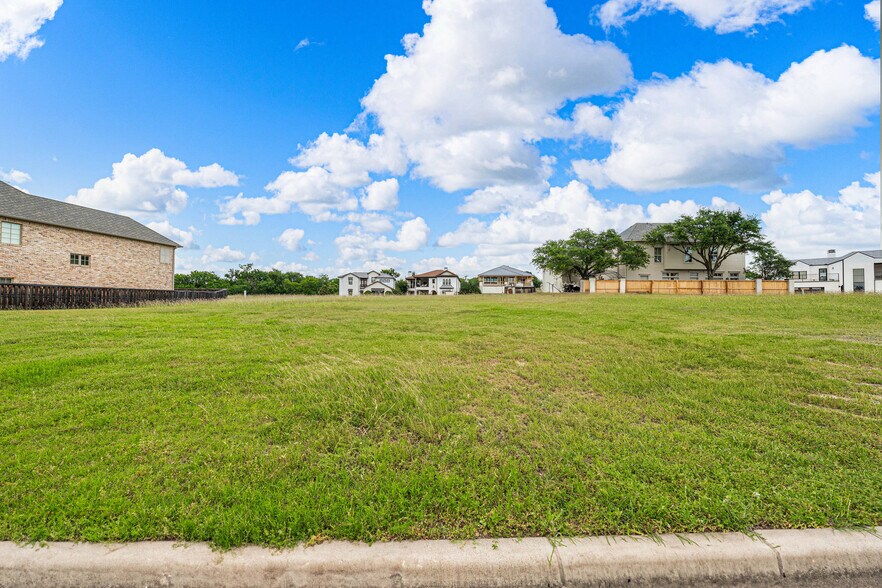 More Photos Of The Enclave, Waco Land For Sale