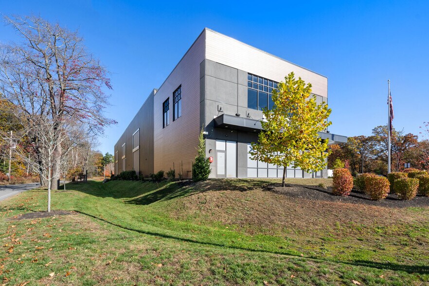 Primary Photo Of 114 Lancaster Rd, Shirley Unknown For Lease