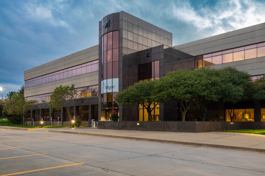 More Photos Of 1776 West Lakes Pky, West Des Moines Office For Lease