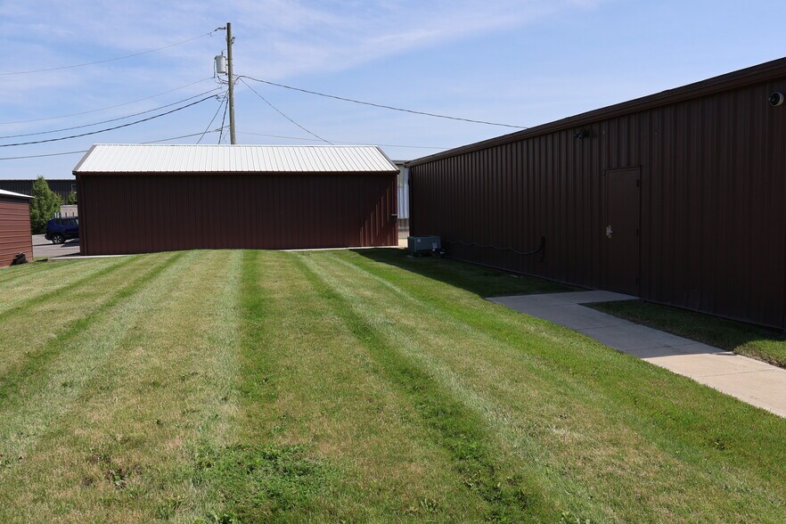 More Photos Of 6110 Enterprise Pky, Grove City Flex For Lease
