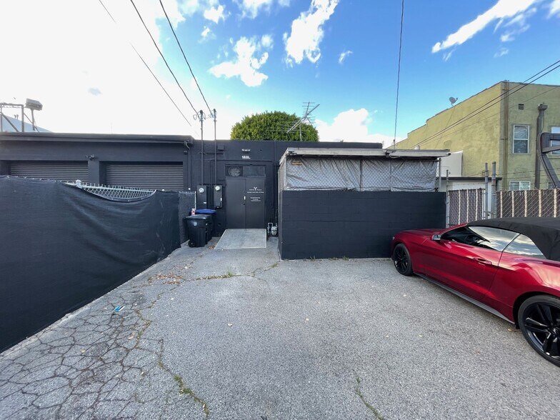 More Photos Of 1610 W Magnolia Blvd, Burbank Storefront For Sale