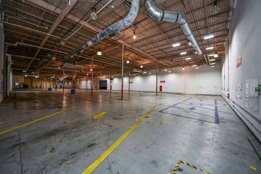 More Photos Of 12002 Southwest Fwy, Meadows Place Freestanding For Lease