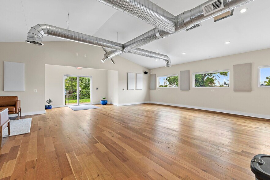 More Photos Of 6500 Saint Helena Ave, Dundalk Office For Sale