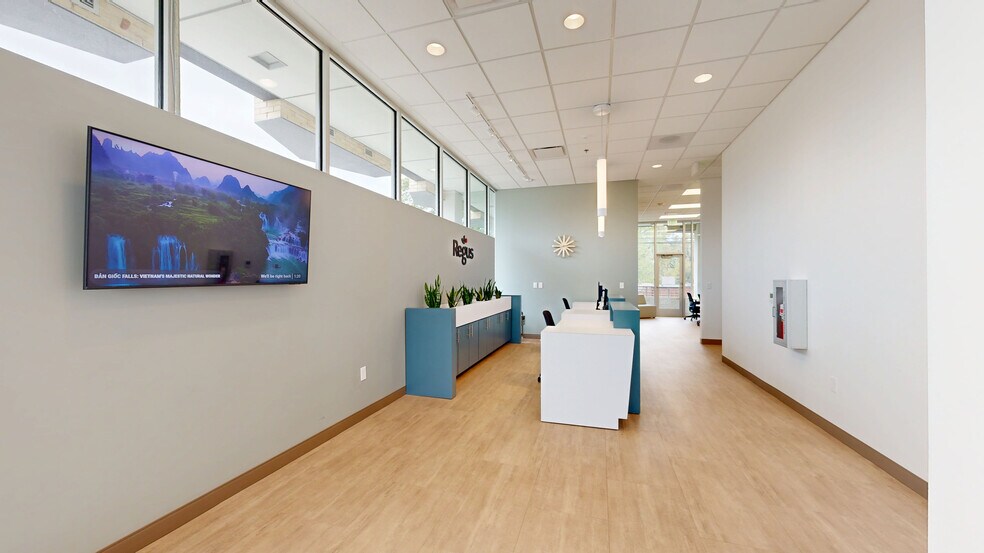 More Photos Of 4037 E Independence Blvd, Charlotte Coworking Space