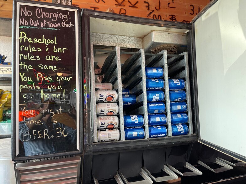 More Photos Of 203 Whinery, Binford Casino For Sale