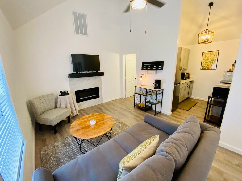 More Photos Of 104 Scudder Ln, Wimberley Hotel For Sale
