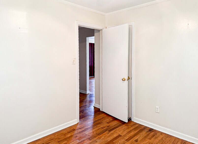 More Photos Of 202 Harold King Dr, Benton Office For Sale