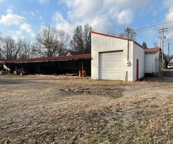More Photos Of 1110 Dewey St, New Albany Flex For Sale