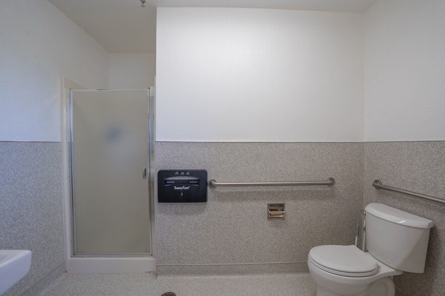 More Photos Of 3403 W 7th Ave, Eugene Manufacturing For Lease