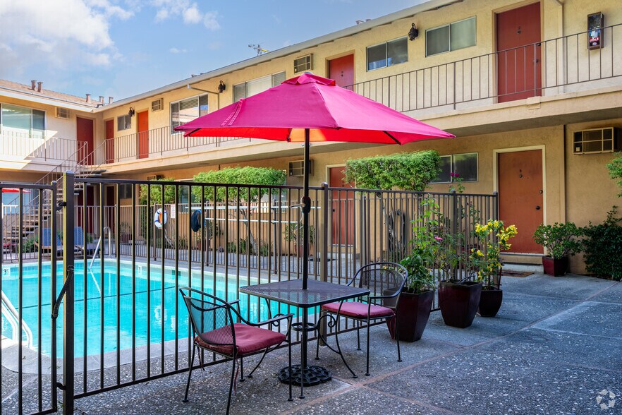 More Photos Of 1730 Lacassie Ave, Walnut Creek Apartments For Sale