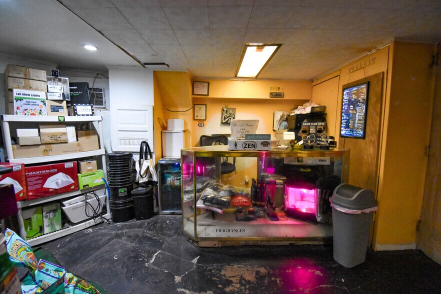 More Photos Of 2337 18th St NW, Washington Storefront Retail Residential For Lease