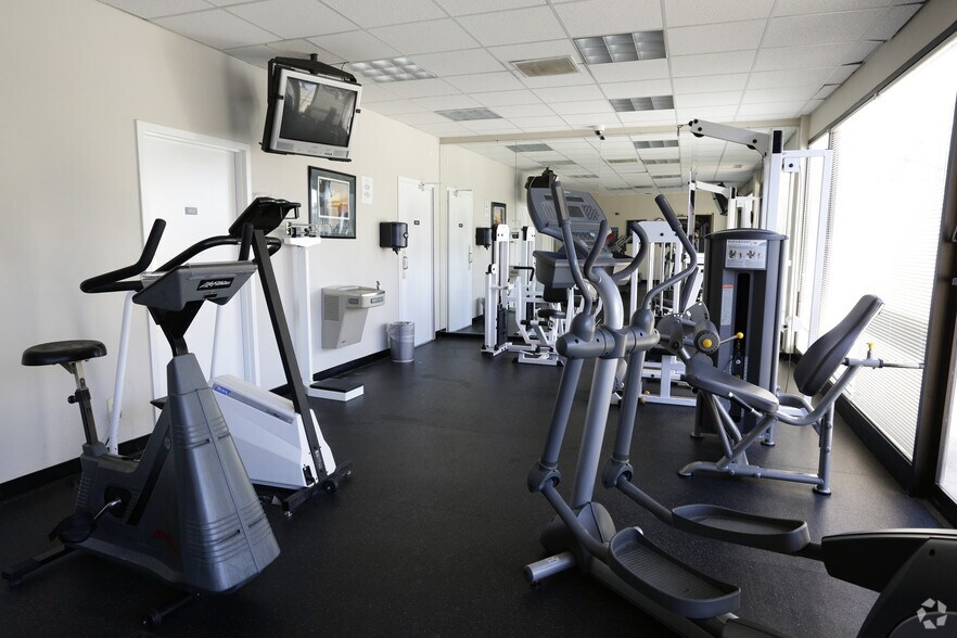 More Photos Of 1350 Beverly Rd, McLean Apartments For Lease