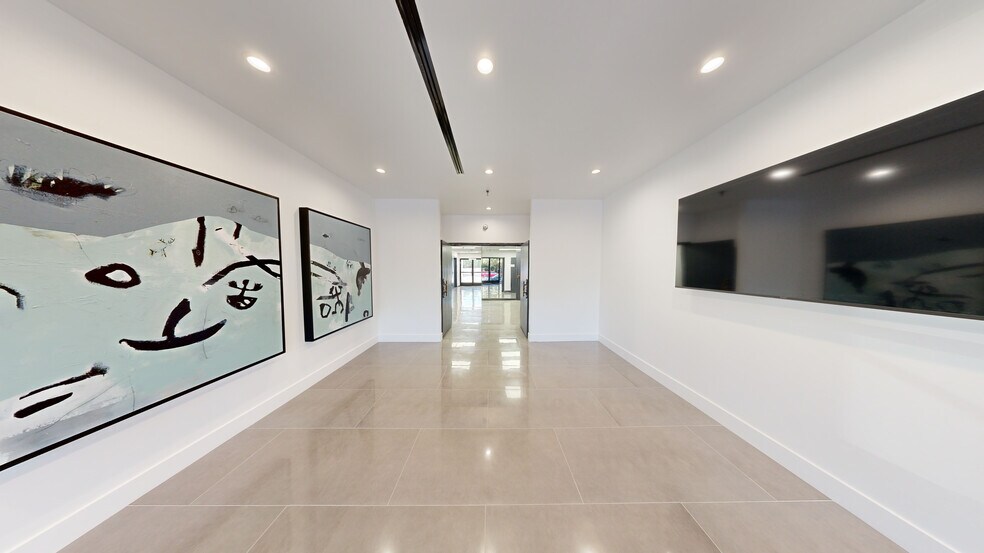 Primary Photo Of 600 W Broadway, Glendale Office For Lease