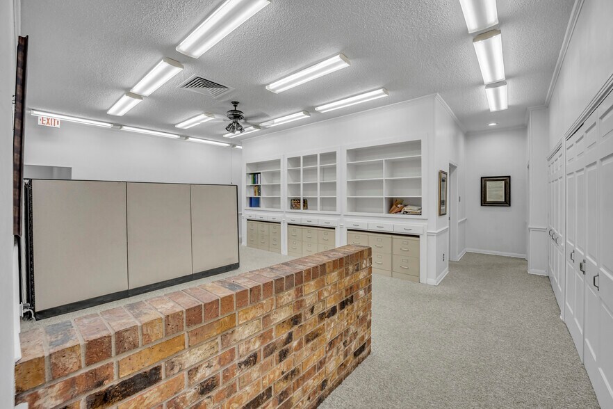 More Photos Of 721 W Abram St, Arlington Medical For Lease