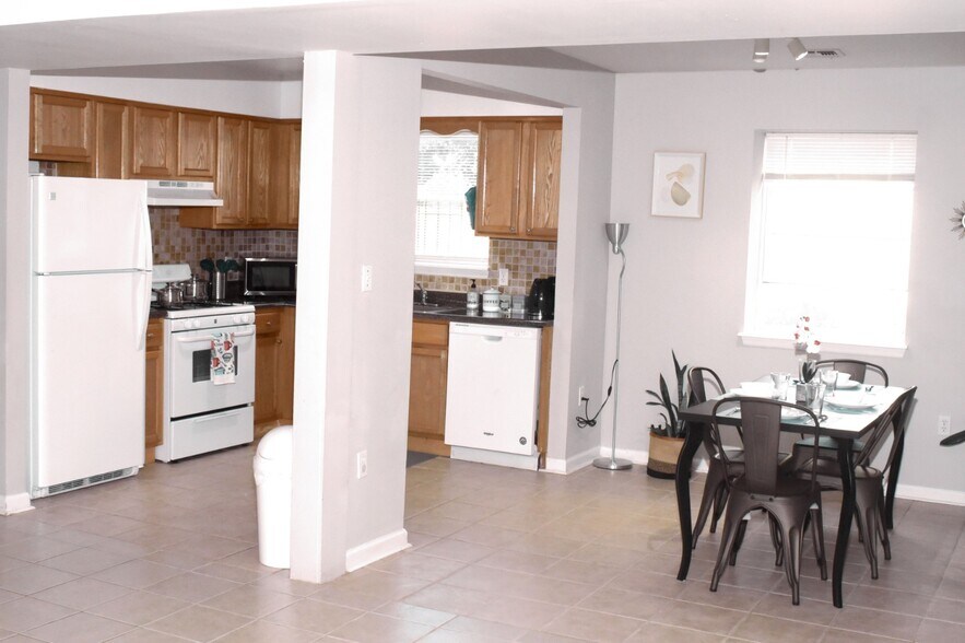 More Photos Of 182 Ridge St, Newark Specialty For Lease