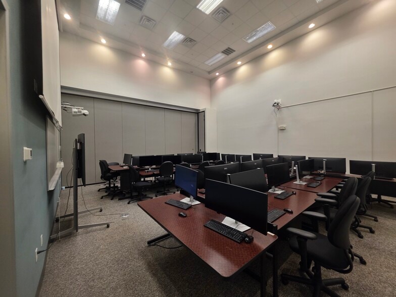 More Photos Of 5402 W Laurel St, Tampa Loft Creative Space For Sale