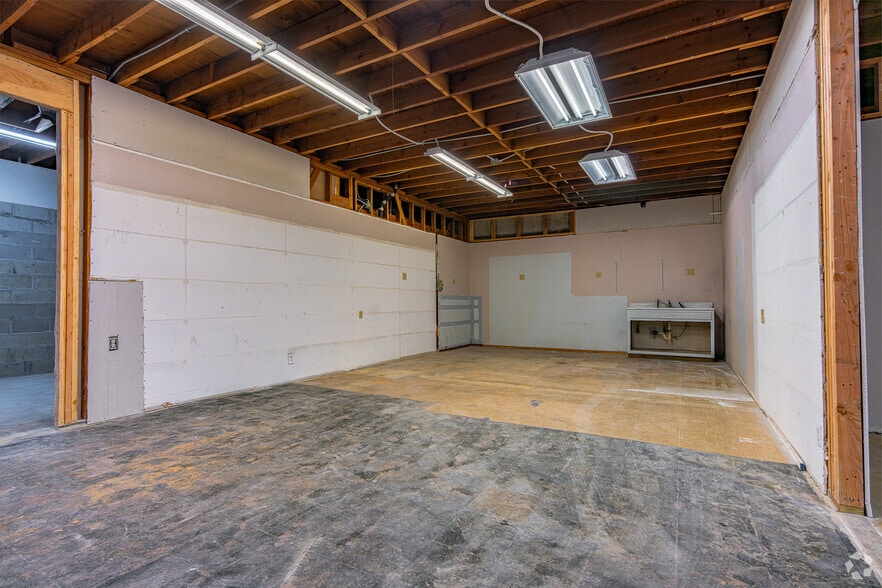 More Photos Of 216-220 Riverside Ave, Roseville Storefront Retail Office For Lease