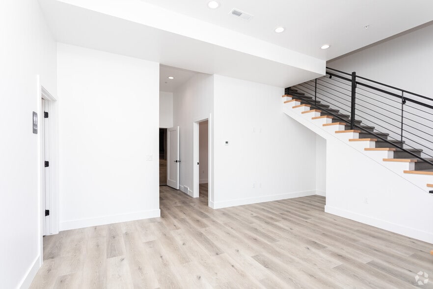 More Photos Of 1564 250 W, Spanish Fork Showroom For Sale