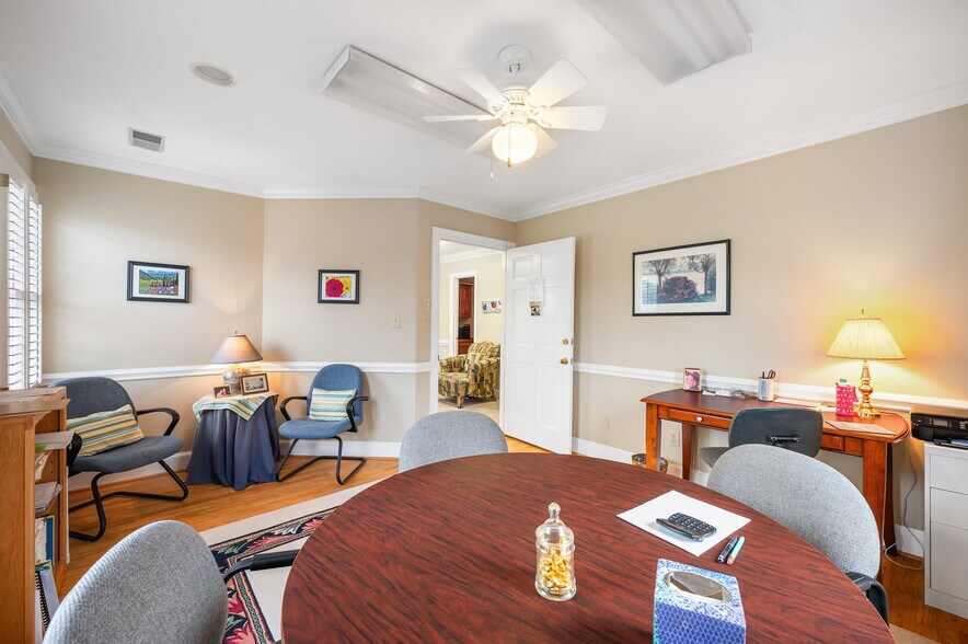 More Photos Of 4728 Park Rd, Charlotte Coworking Space