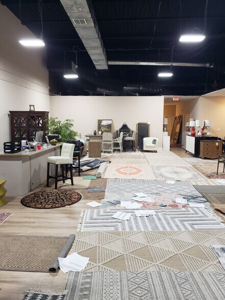 More Photos Of 4901 Old National Hwy, College Park Showroom For Lease