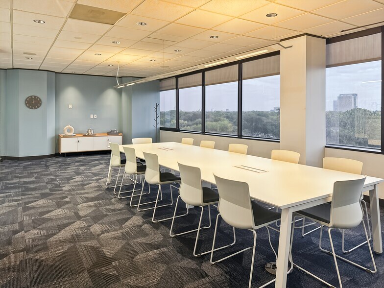 More Photos Of 2500 Wilcrest Dr, Houston Coworking Space