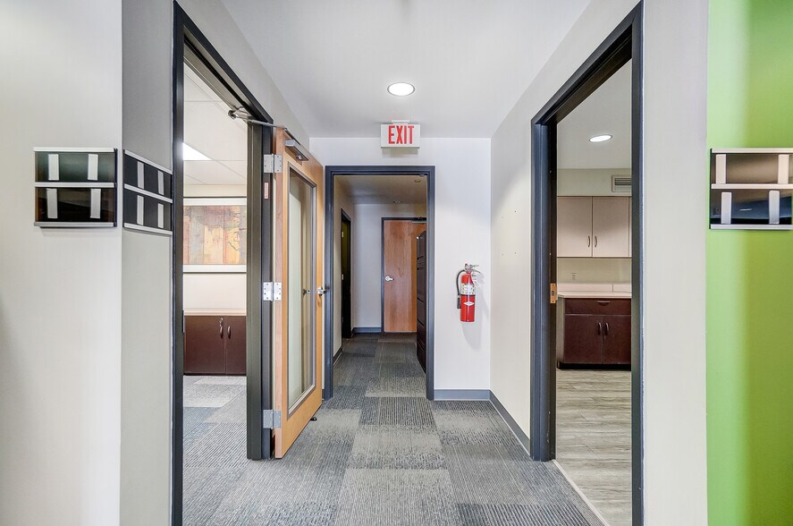 More Photos Of 3925-3927 Brotherton Rd, Cincinnati Office For Sale