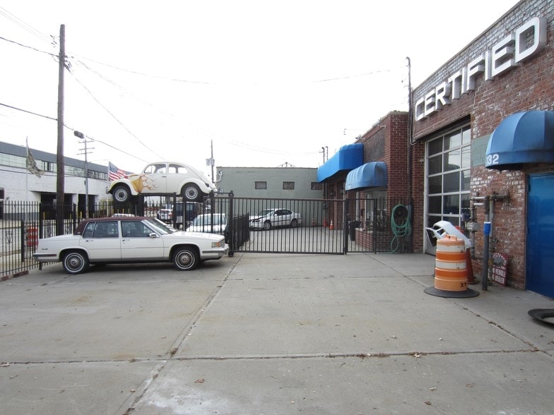 More Photos Of 132-136 S Long Beach Rd, Rockville Centre Auto Repair For Lease