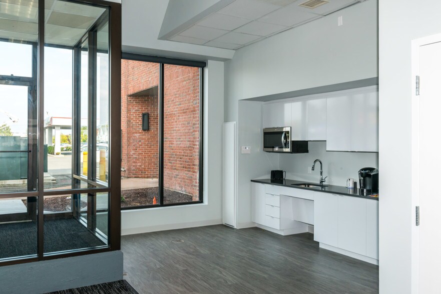 More Photos Of 430 New Park Ave, Hartford Loft Creative Space For Lease