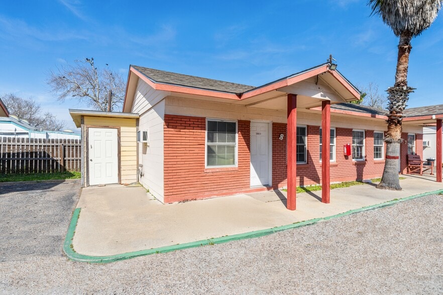 More Photos Of 309 S Fulton Beach Rd, Rockport Hotel For Sale