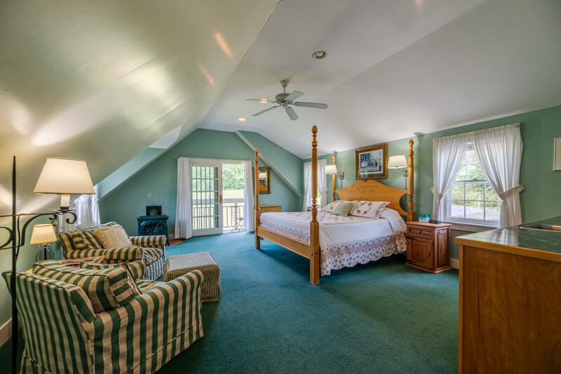 More Photos Of 132 Landgrove Rd, Landgrove Hotel For Sale